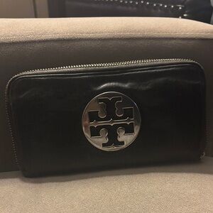 Tory Burch Black Leather Wallet with Silver Logo